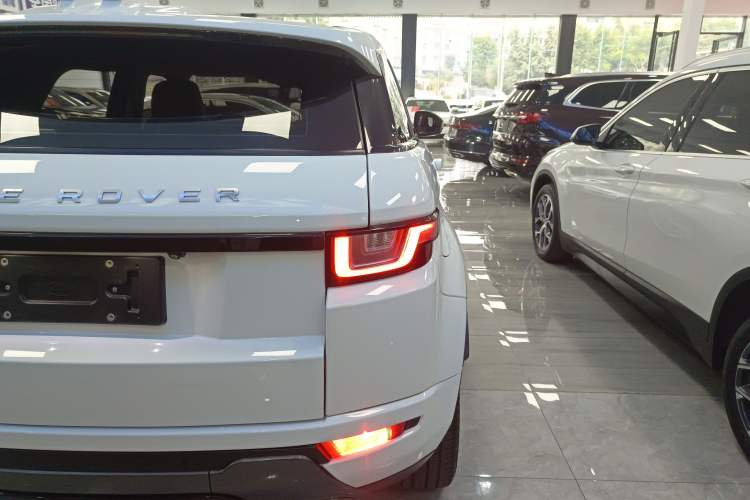 Used Land Rover Range Rover Evoque 2018 240 PS HSE DYNAMIC All-Wheel Drive Edition
