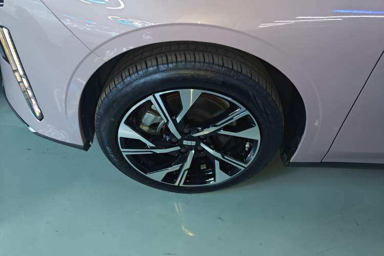 Used  L6 2024 125km Creative Edition