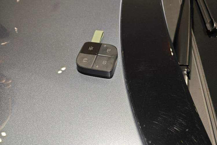 Used Lynk & Co 08 EM-P 2025 220 km All-Wheel-Drive Performance Halo
