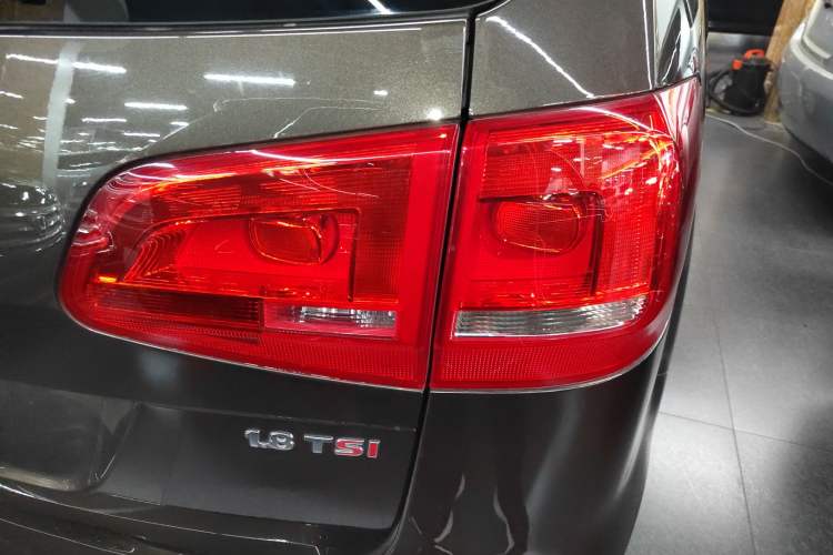 Used Volkswagen Sharan 2013 1.8TSI Standard Model
