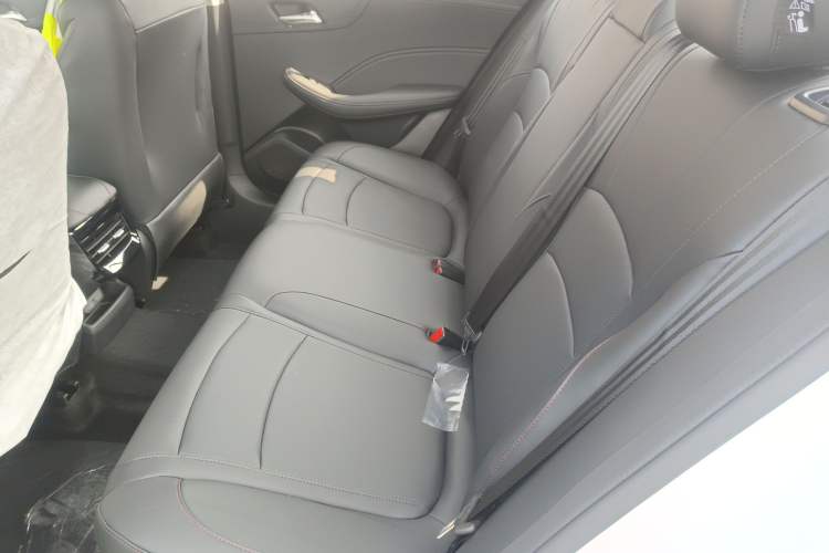 Used Roewe i5 2026 Model 1.5L CVT Luxury Edition
