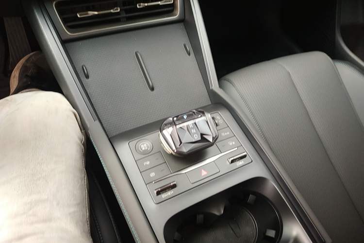 Used BYD Qin L 2025 DM-i Smart Drive 80KM Leading Model