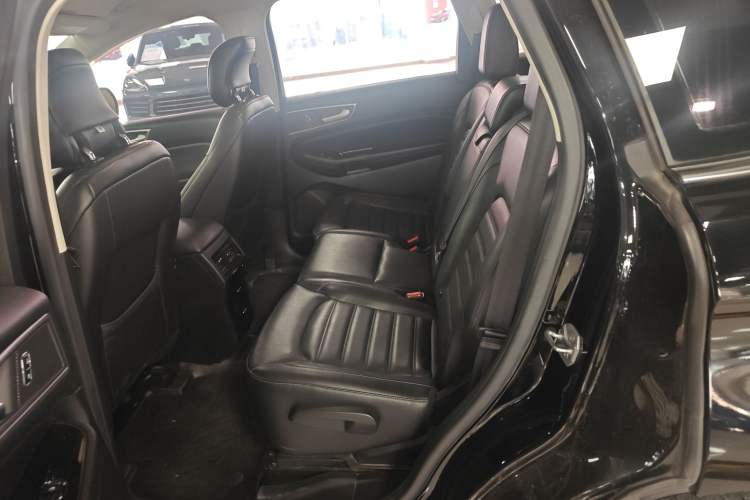 Used Ford Edge 2017 EcoBoost 245 Two-Drive Platinum Edition 5 Seats