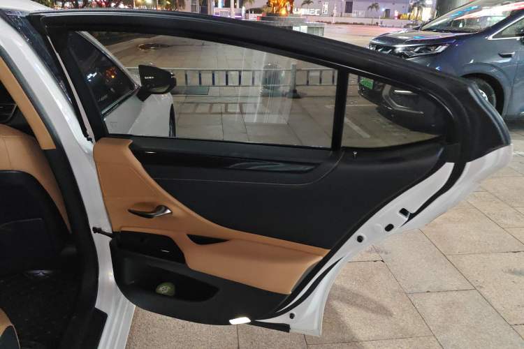 Used Lexus ES 2023 200 Excellence Edition
