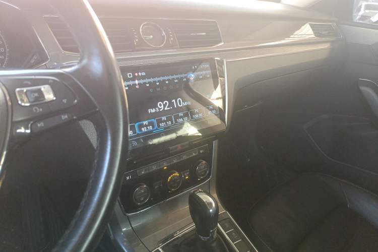 Used Volkswagen Passat 2017 330TSI DSG Luxury Edition
