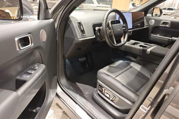 Used Li Auto L8 2024 Ultra Model
