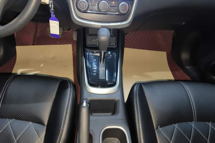 Used Nissan Tiida 2023 1.6L CVT Cool Dynamic Edition
