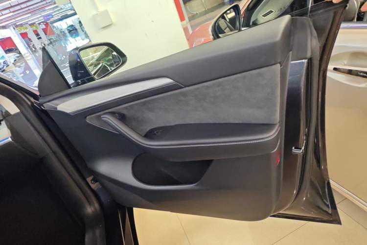 Used Tesla Model Y 2024 Rear-Wheel-Drive Version
