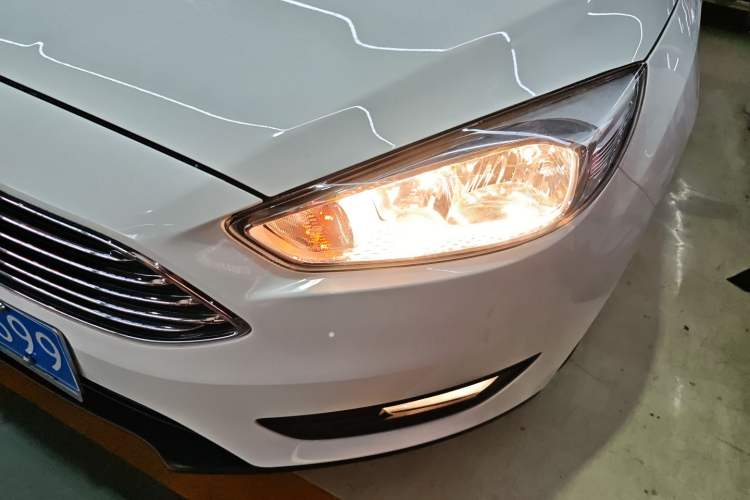 Used Ford Focus 2018 Hatchback Classic 1.6L Automatic Trendy SmartDrive Edition
