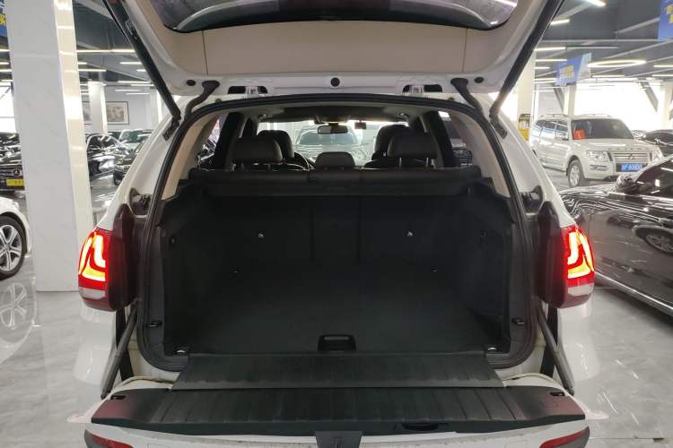 Used BMW X5 2015 xDrive28i
