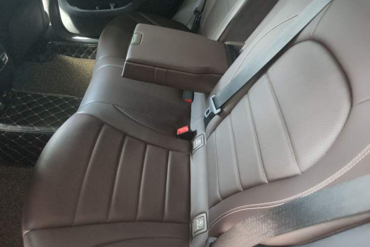 Used Mercedes-Benz GLC 2019 Refreshed GLC 300 L 4MATIC Dynamic Edition
