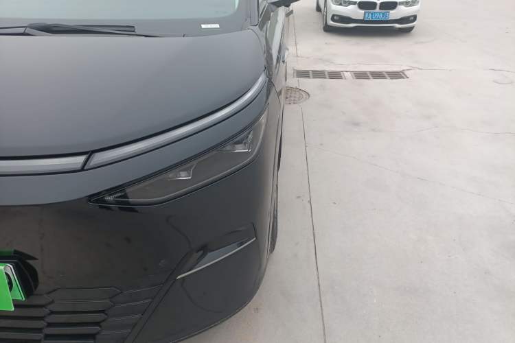 Used XPeng X9 2024 702 Ultra-Long Range Pro
