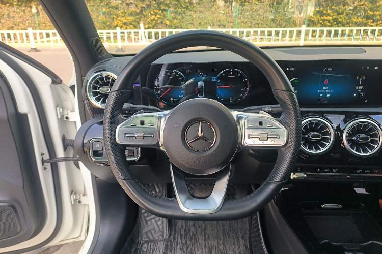 Used Mercedes-Benz A-Class 2021 A 200 L Sport Sedan Fashion Model
