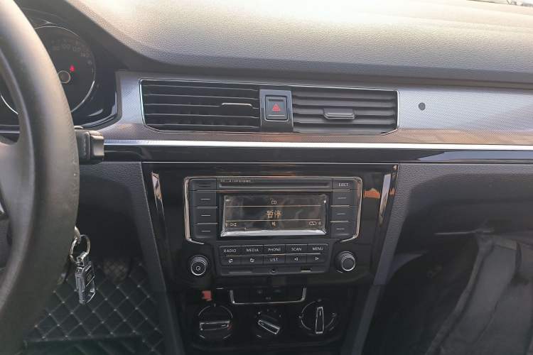 Used Volkswagen Bora 2016 1.6L manual Comfort trim level