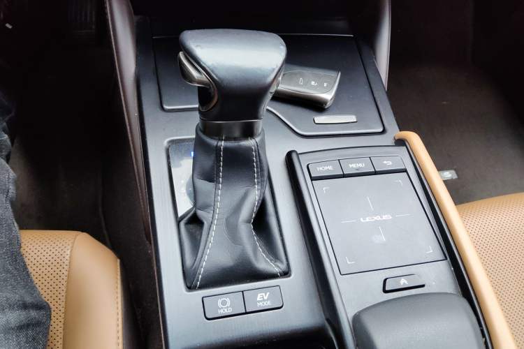 Used Lexus ES 2018 300h Premier Edition China VI Standard