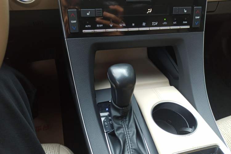 Used Toyota Avalon 2019 2.5L Touring Premium Version China VI Standard
