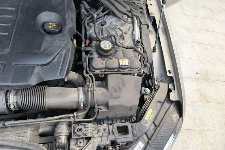 Used Jaguar XFL 2023 XFL 2.0T P250 Two-Wheel-Drive Prestige Luxury Gold Edition
