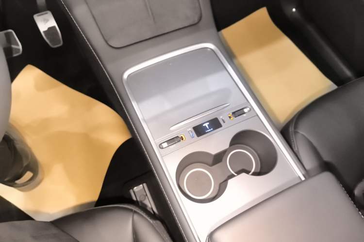 Used Tesla Model Y 2023 Long-Range All-Wheel-Drive Version
