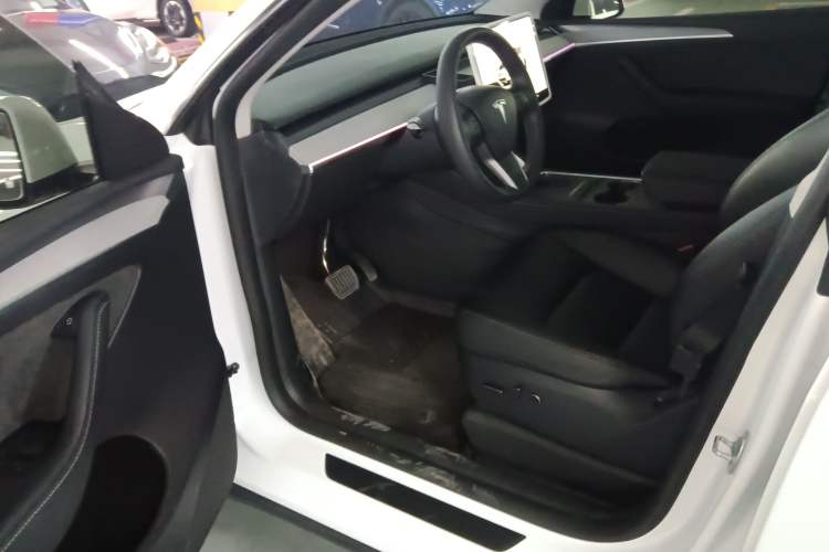 Used Tesla Model Y 2024 Long-Range All-Wheel-Drive Version
