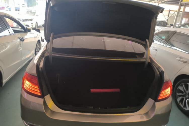 Used BMW 5 Series 2014 525Li Luxury Design Package
