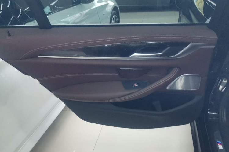 Used BMW 5 Series 2022 Second Facelift 525Li M Sport Package
