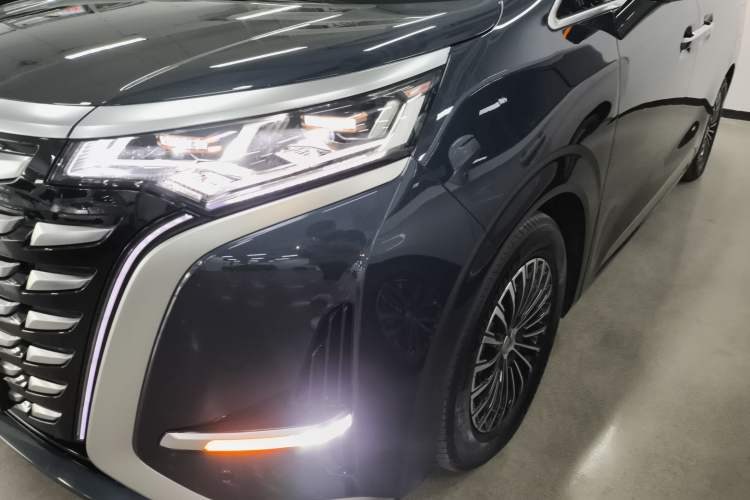 Used Denza D9 2022 DM-i 970 Four-Wheel Drive Flagship Model