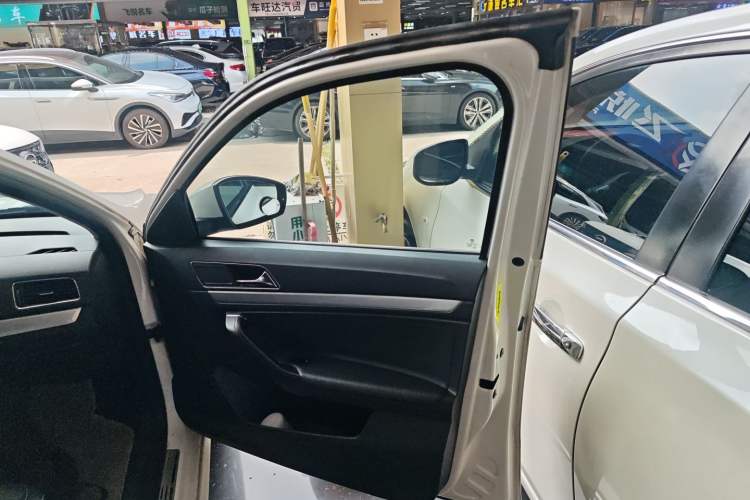 Used Volkswagen Gran Lavida 2015 230TSI DSG Comfort Edition
