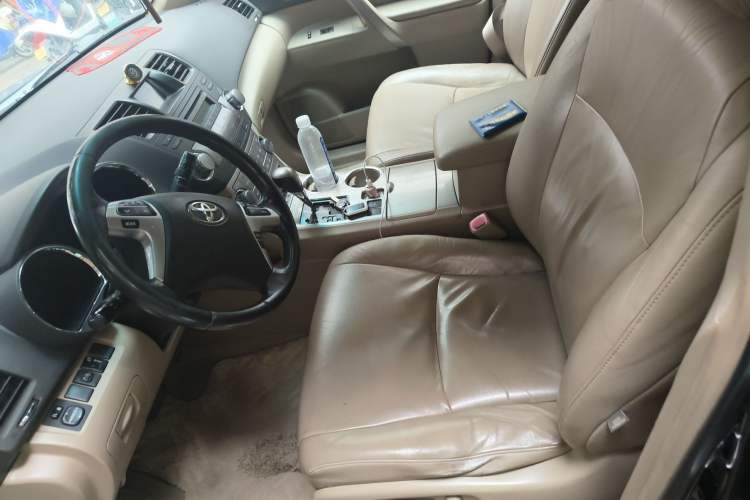 Used Toyota Highlander 2012 2.7L Two-Wheel Drive 7-Seater Luxury Edition
