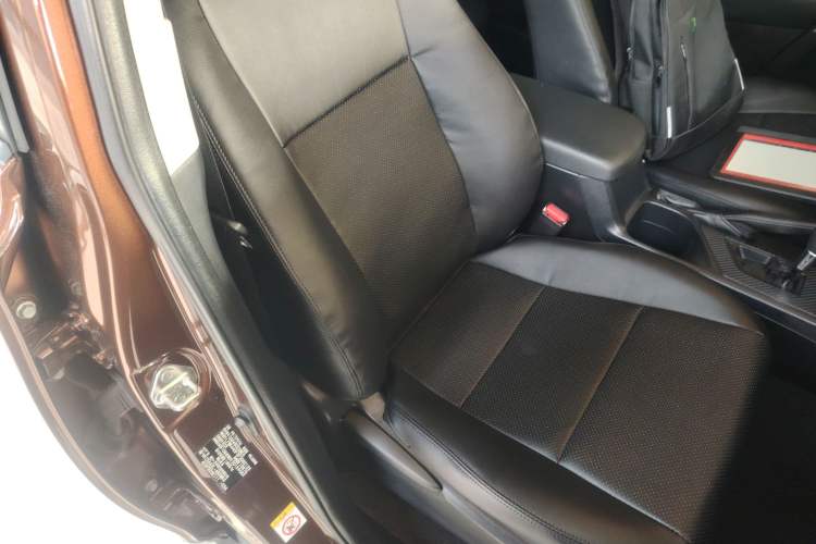 Used Toyota RAV4 2015 2.0L CVT Two-Wheel Drive Fashion Edition