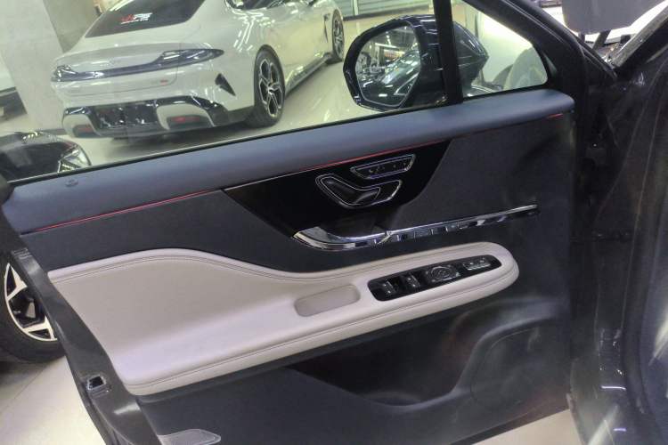 Used Lincoln Corsair 2023 2.0T Two-Wheel-Drive Luxury Edition
