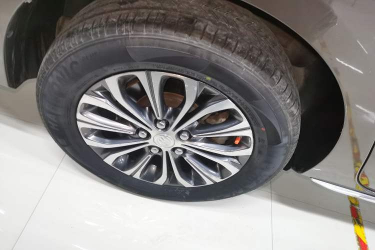 Used Buick GL8 2023 Land Executive Class Comfort Model
