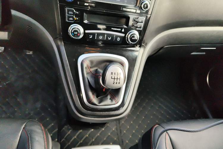 Used Haval H6 2016 Upgraded Model 1.5T Manual Two-Wheel Drive Urban Version