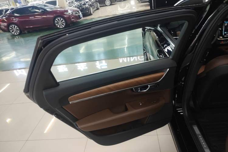 Used Volvo S90 2024 B5 Zhiyi Luxury Edition
