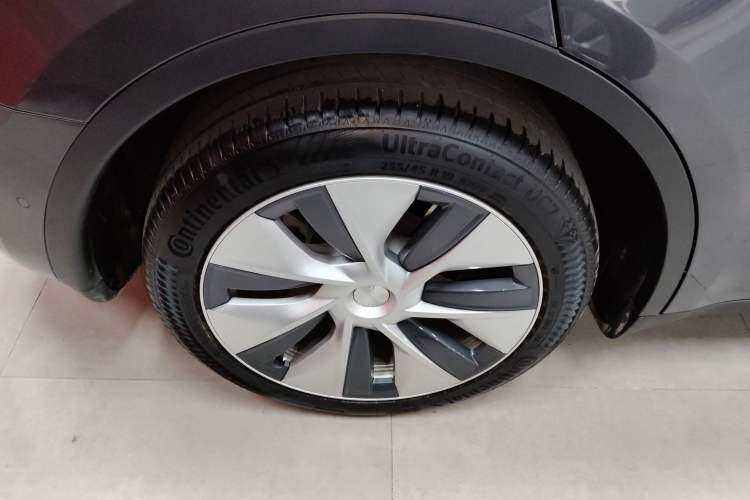 Used Tesla Model Y 2021 Long-Range All-Wheel-Drive Version