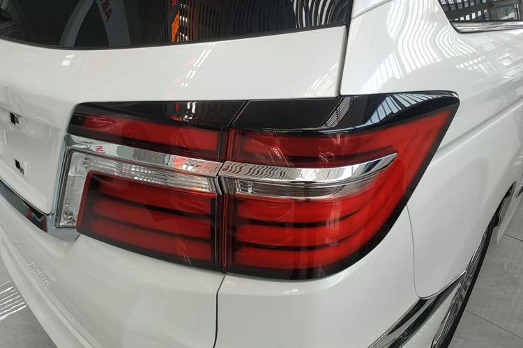 Used Honda Elysion 2016 2.4L Luxury Edition
