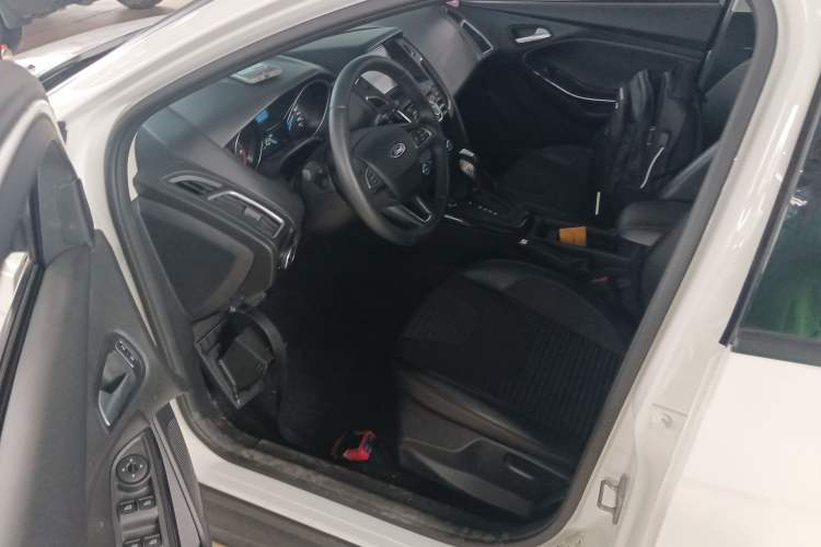 Used Ford Focus 2018 Hatchback Classic 1.6L Automatic Trendy SmartDrive Edition