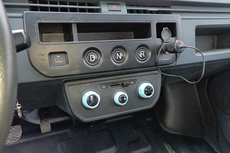 Used Farizon Xingxiang F1E 2023 Flatbed Truck Remote Smart Chip 46.08 kWh
