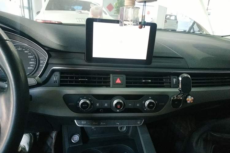 Used Audi A4L 2018 30th Anniversary Edition 40 TFSI Trendy Model
