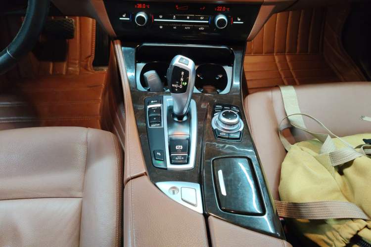 Used BMW 5 Series 2014 525Li Leading Model
