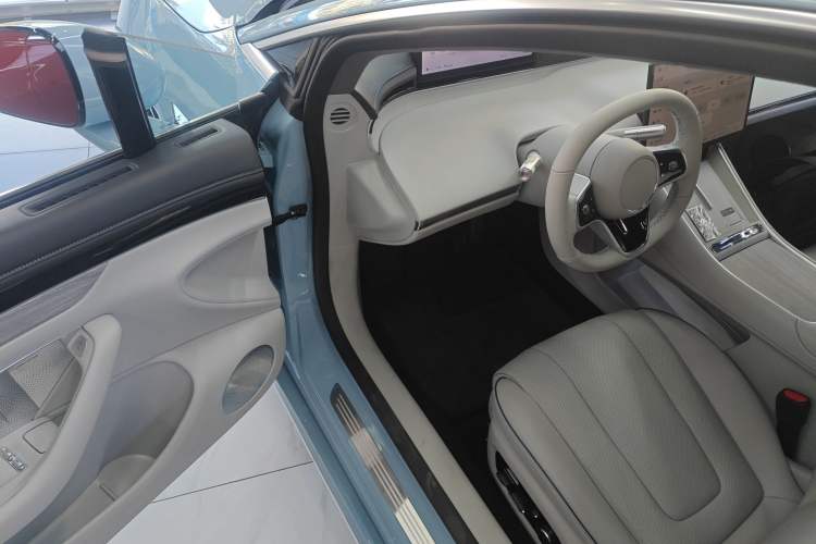 Used Hima Luxeed S7 2025 785 km Ultra