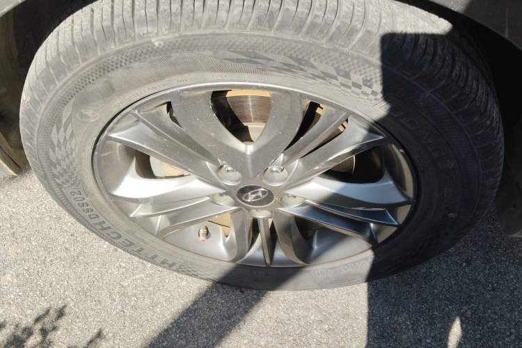 Used Hyundai ix35 2013 2.0L Automatic Two-Wheel Drive Smart GLS China IV Standard