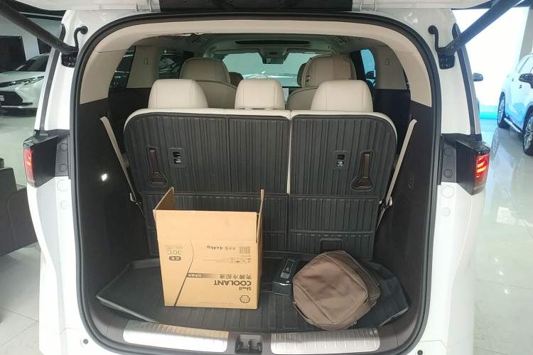 Used Denza D9 2024 DM-i 980 Four-Wheel Drive Prestige Model