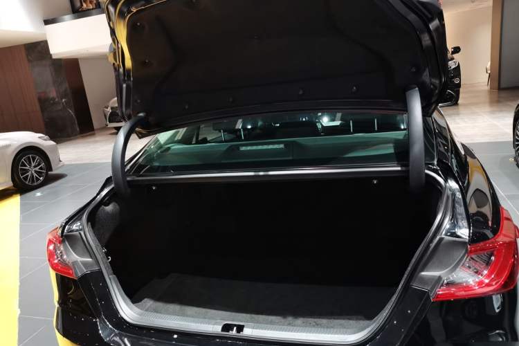 Used Toyota Camry 2024 Dual-Motor 2.0 HGVP Luxury Edition
