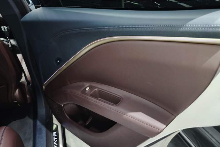 Used  11 2022 Long-Range Dual-Motor Luxury Edition 5 Seats
