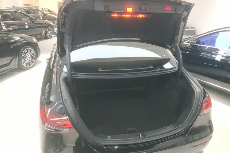 Used Mercedes-Benz E-Class 2021 Restyled E 300 L Luxury Edition
