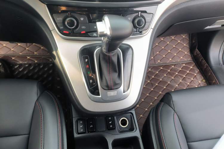 Used Haval H6 2015 Sport Edition 1.5T Automatic Two-Wheel Drive Luxury Model
