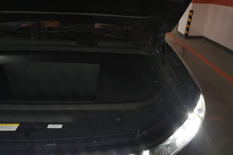 Used Dongfeng eπ eπ008 
