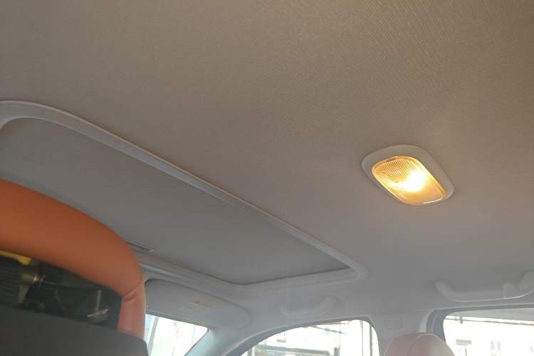 Used  Compass 2014 Revised Version 2.0L Two-Wheel Drive Entry-Level Edition
