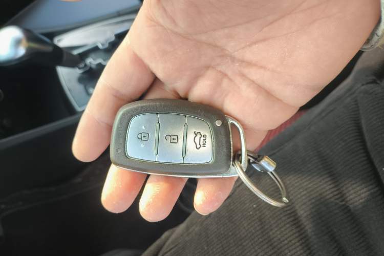 Used Hyundai Verna Ray 2014 1.6L Automatic TOP
