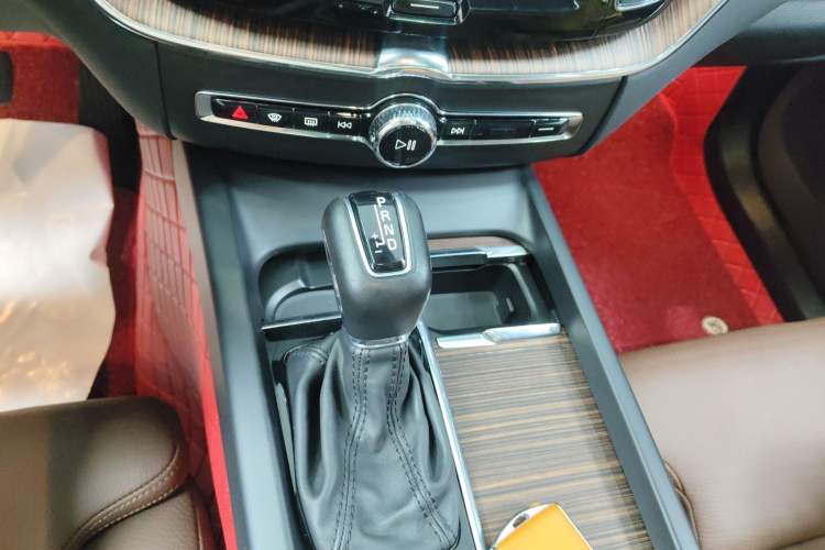 Used Volvo XC60 2021 T5 4x4 Smart Luxury Edition